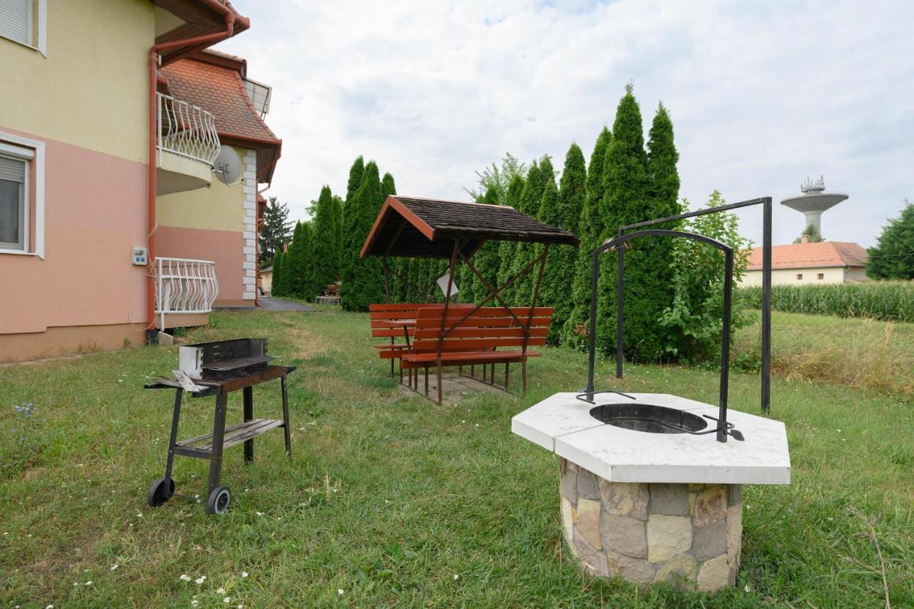 Art Eden Apartment Hajdúszoboszló Екстериор снимка